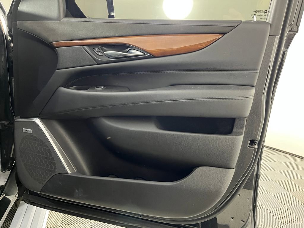 Used 2020 Cadillac Escalade Premium Luxury image 16