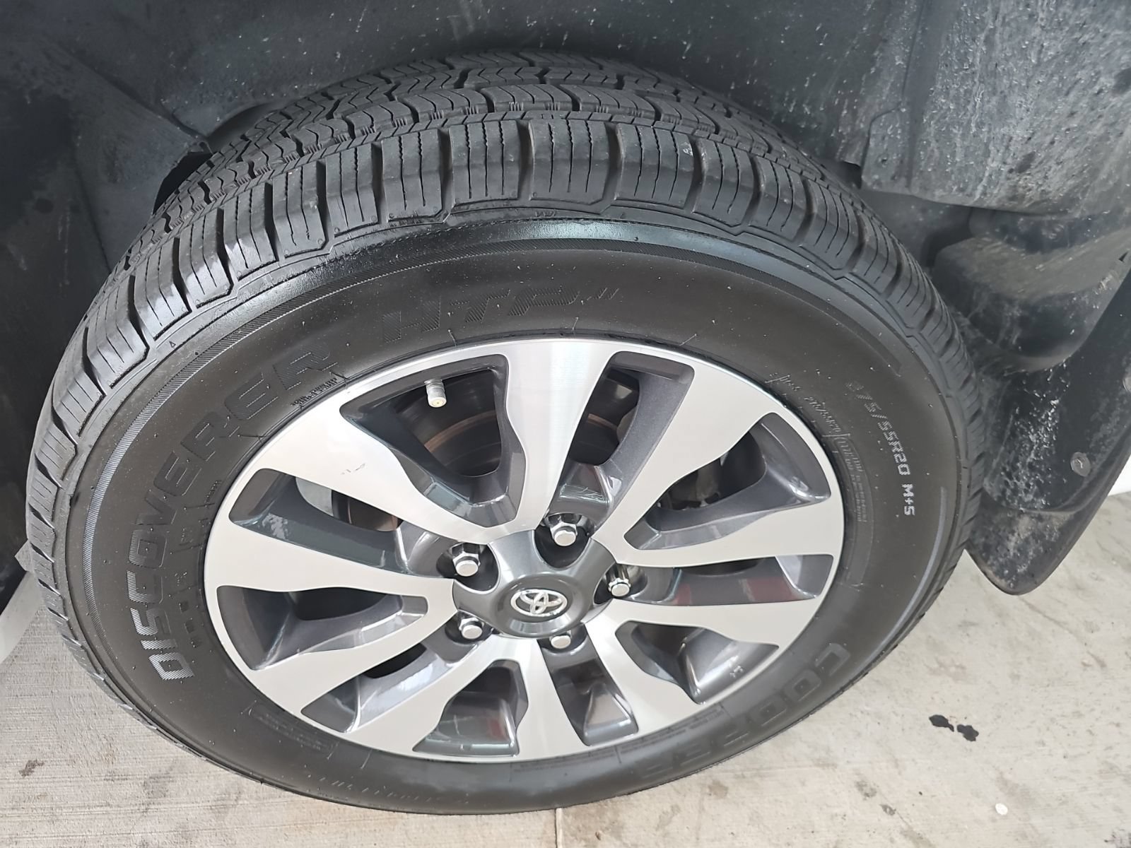 Used 2019 Toyota Sequoia Limited w/ Safety & Convenience Package RWD image 11