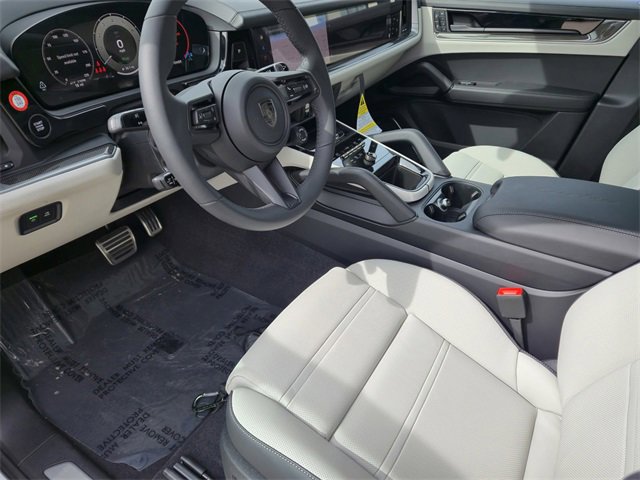 New 2025 Porsche Cayenne Turbo image 4