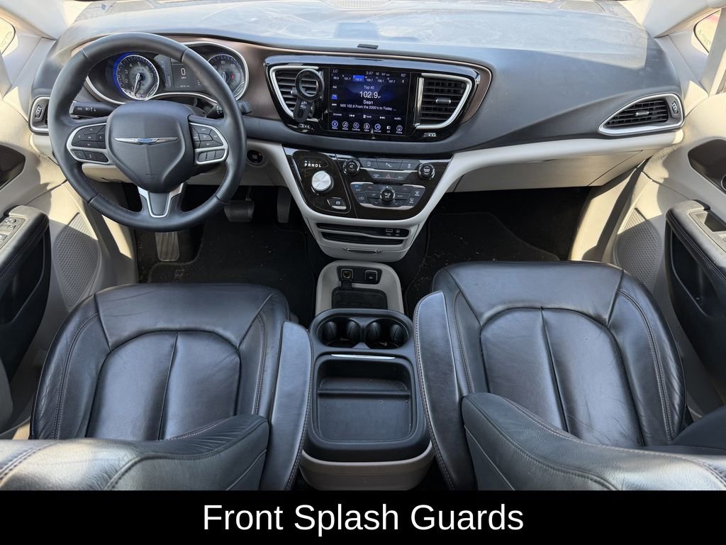 Used 2017 Chrysler Pacifica Touring-L FWD image 11