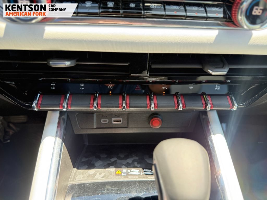 Used 2024 GMC Canyon AT4X AWD/4WD image 24