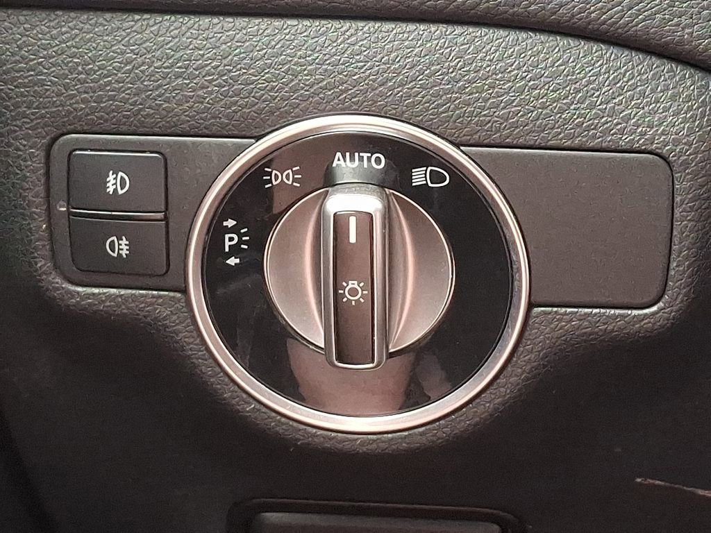 Used 2016 Mercedes-Benz GLA 250 4MATIC image 22