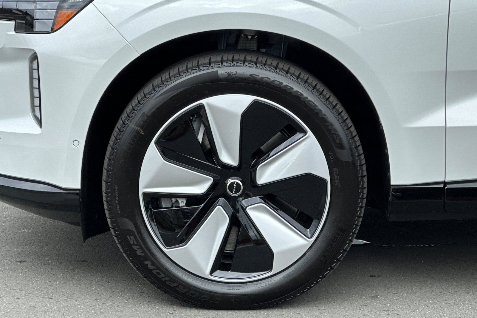 New 2025 Volvo EX90 Plus AWD/4WD image 11