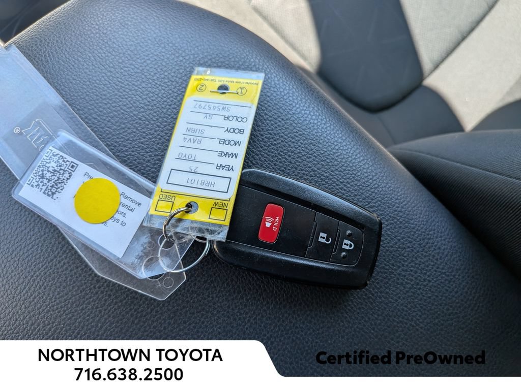 Used 2025 Toyota RAV4 XLE AWD/4WD image 21