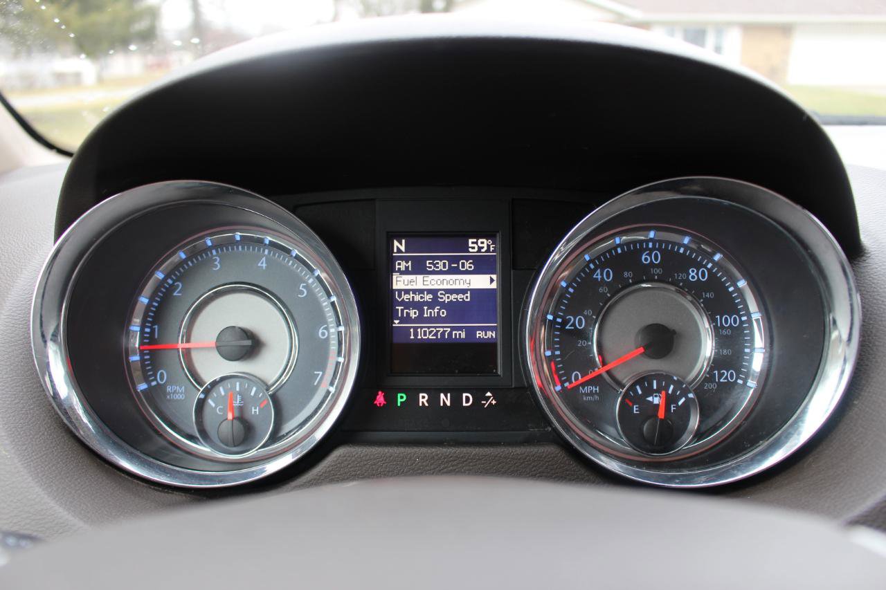 Used 2013 Chrysler Town & Country Limited w/ Trailer Tow Group FWD image 21