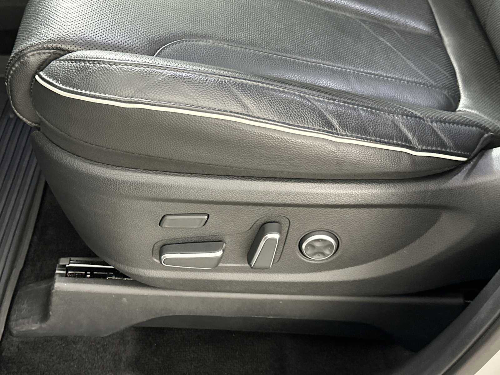 Used 2024 Hyundai Palisade Limited image 12