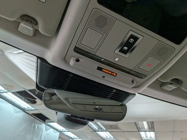 Used 2023 Land Rover Discovery Sport SE AWD/4WD image 17