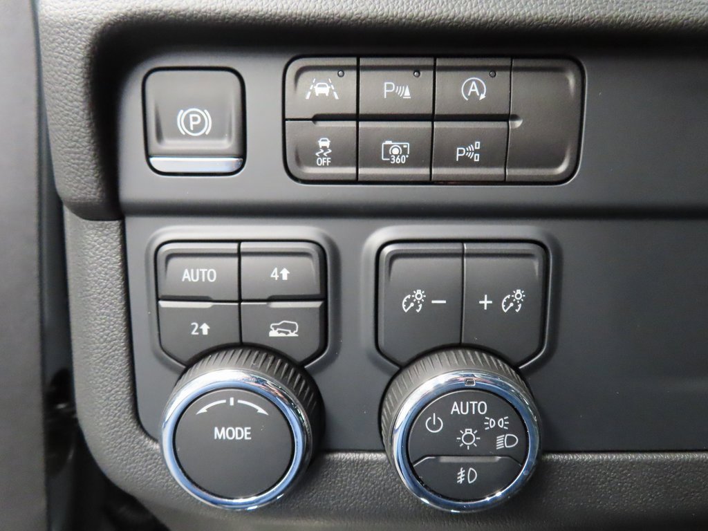 Used 2025 Chevrolet Suburban Premier image 56