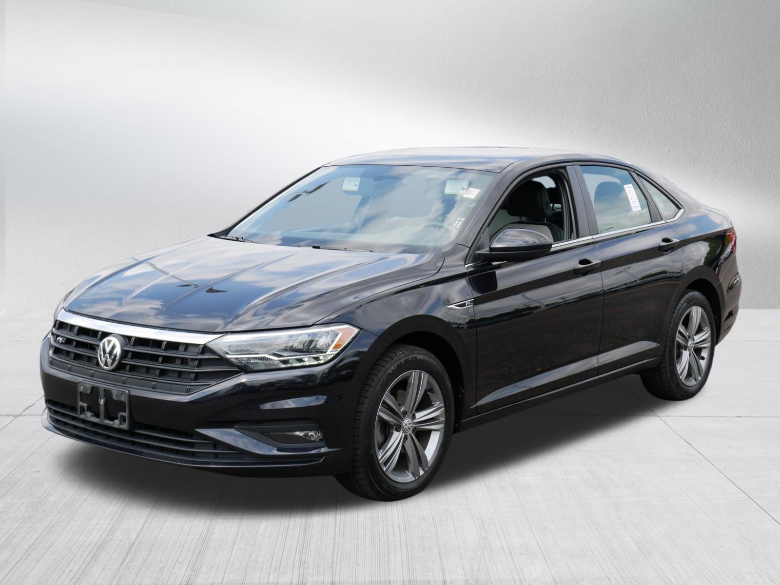 Used 2019 Volkswagen Jetta R-Line w/ R-Line Cold Weather Package FWD image 3