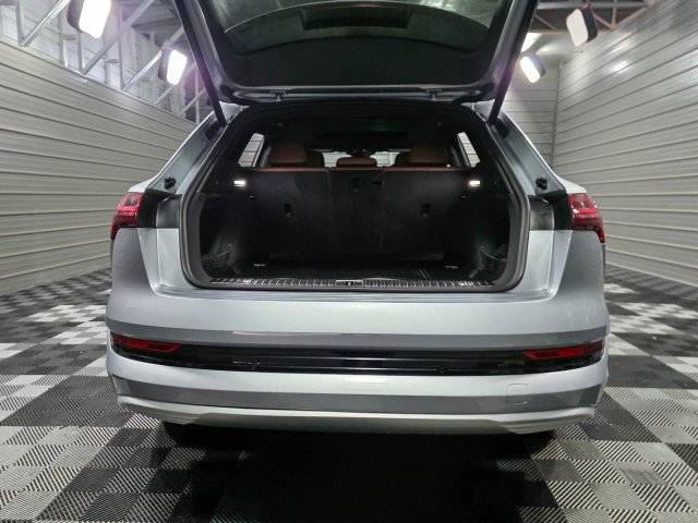 Used 2022 Audi e-tron Premium Plus image 41