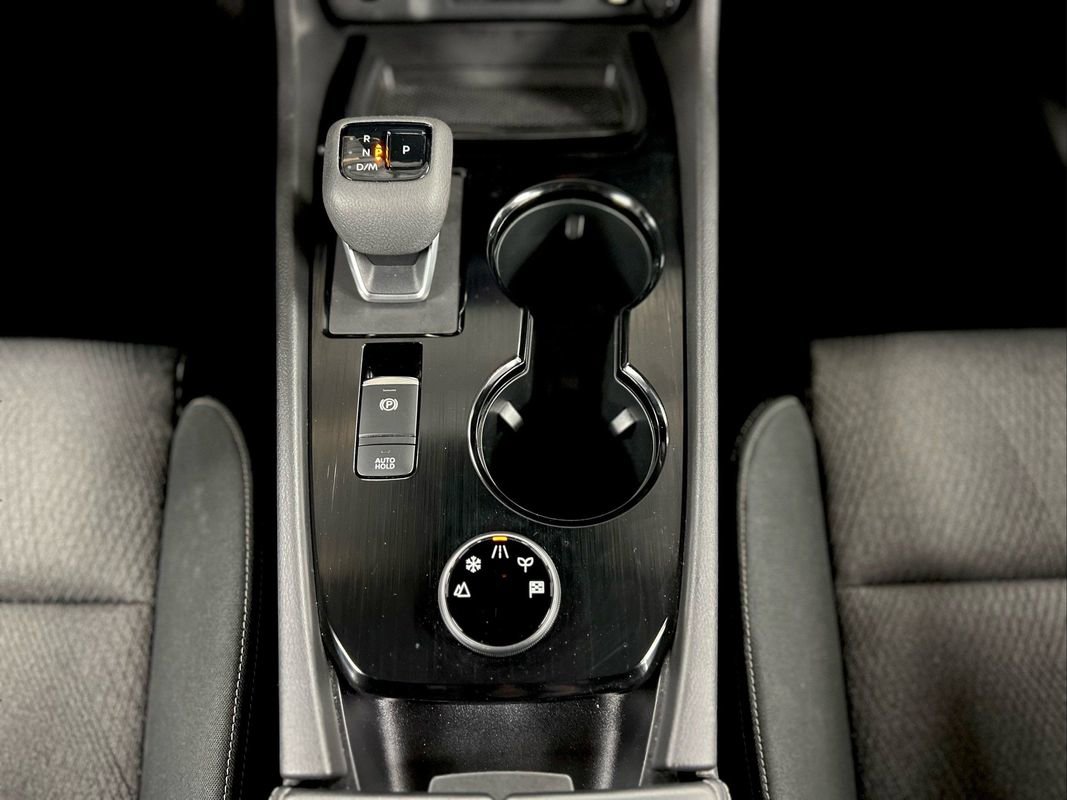 Used 2025 Nissan Rogue SV image 33