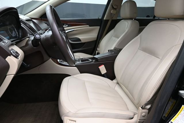Used 2017 Buick Regal Premium w/ Driver Confidence Package #1 FWD image 10