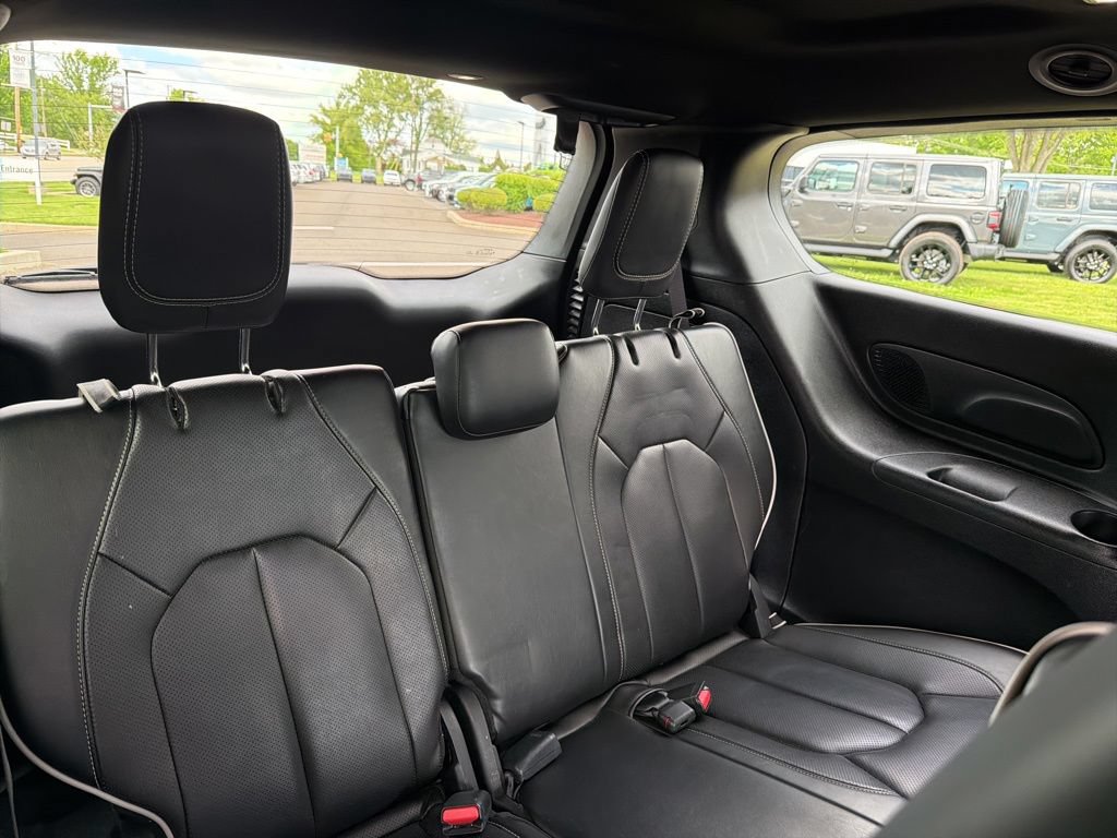 Used 2024 Chrysler Pacifica Premium FWD image 10
