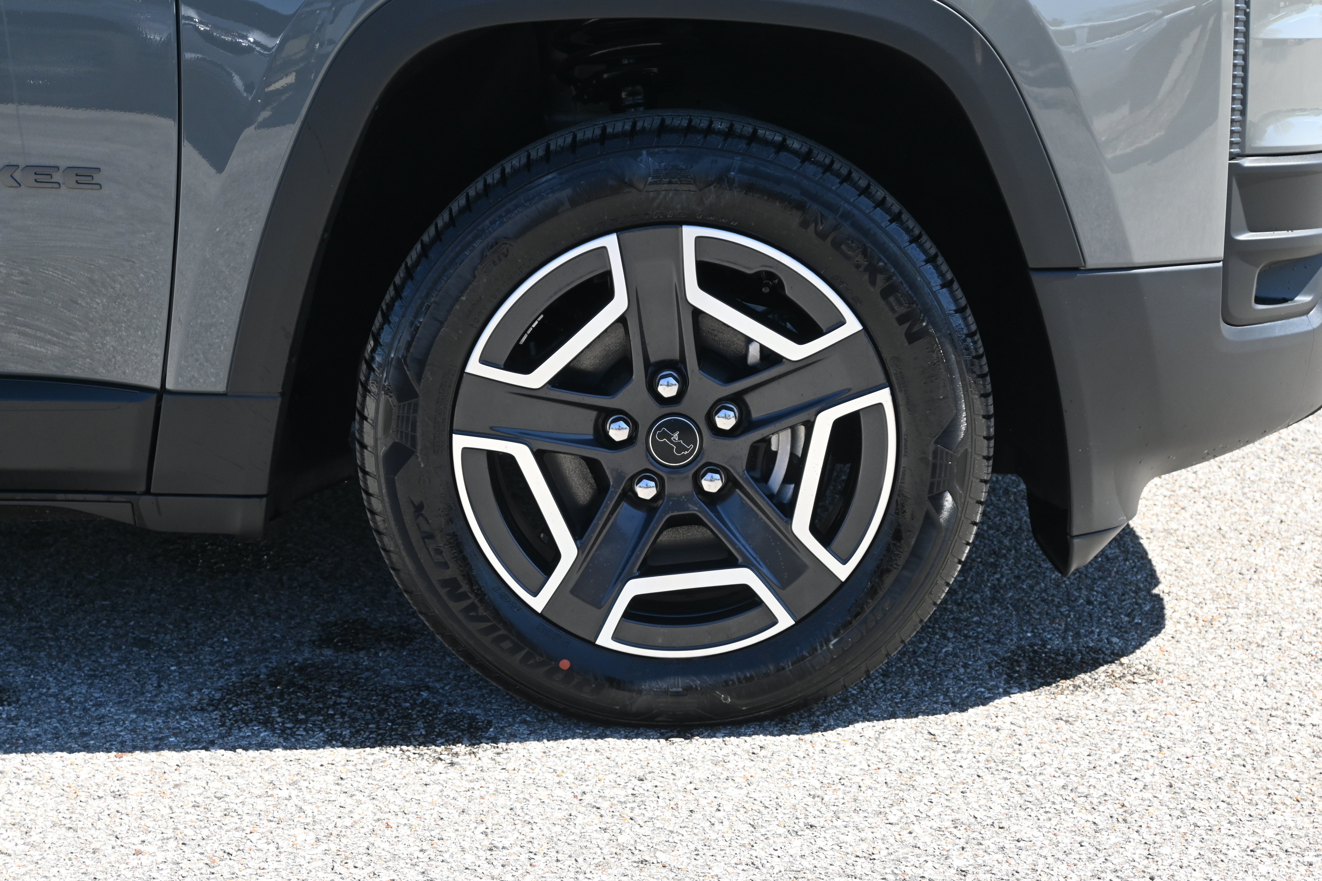 New 2026 Jeep Cherokee Laredo AWD/4WD image 13