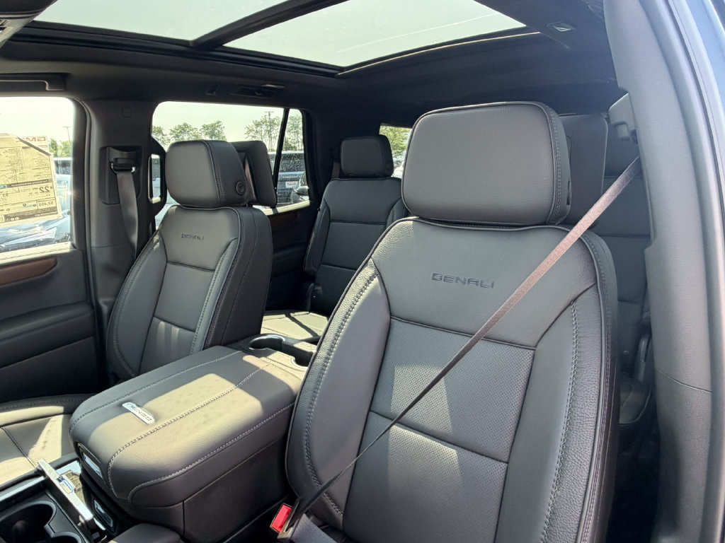New 2026 GMC Yukon Denali w/ Denali Reserve Package AWD/4WD image 35