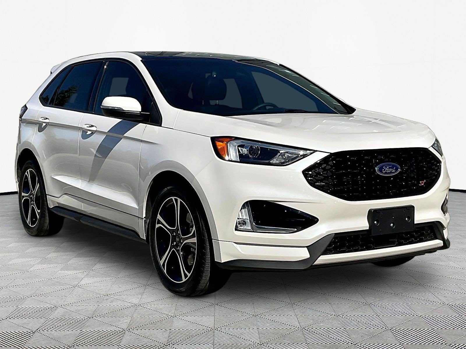 Used 2019 Ford Edge ST w/ Convenience Package AWD/4WD image 3