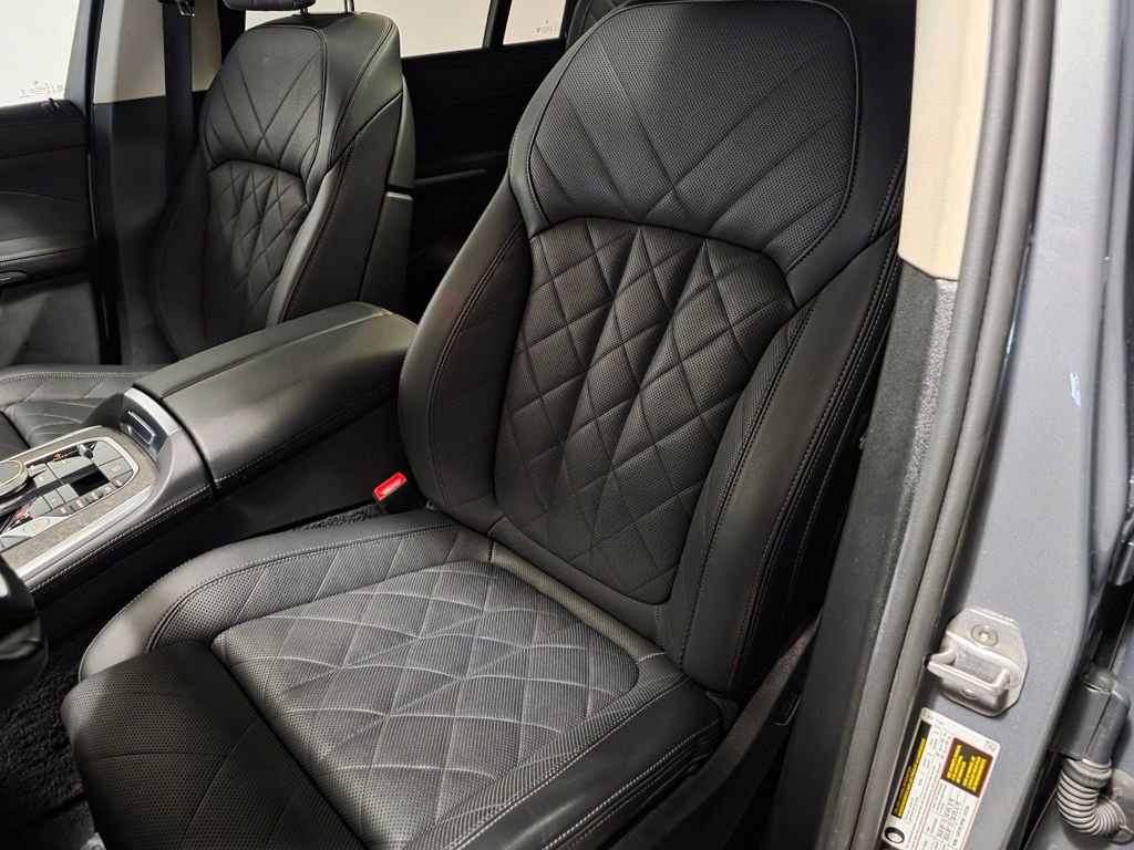Used 2025 BMW X7 xDrive40i w/ Premium Package image 13