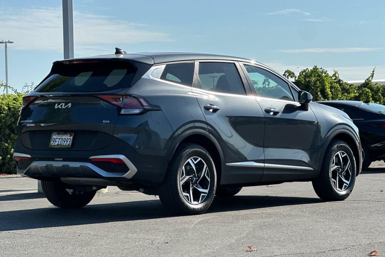 Used 2023 Kia Sportage LX AWD/4WD image 4