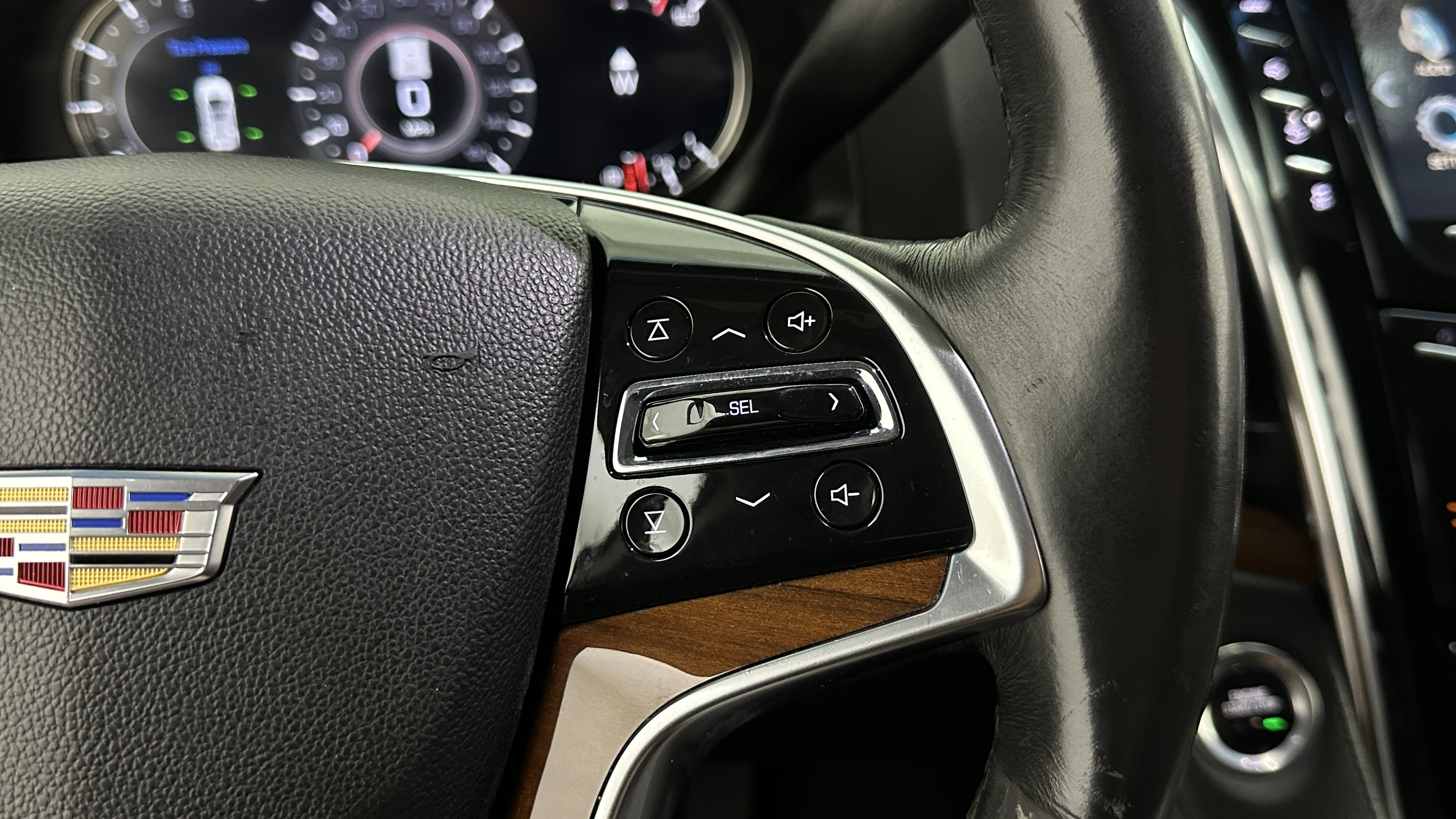 Used 2018 Cadillac Escalade ESV 4WD image 23