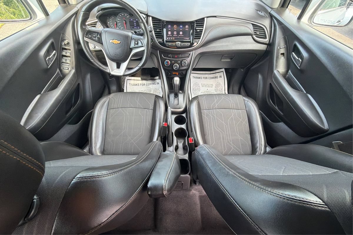 Used 2020 Chevrolet Trax LT w/ LT Convenience Package FWD image 14