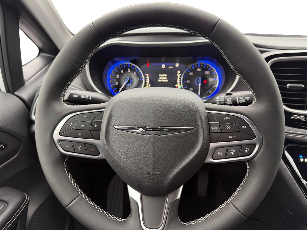 New 2026 Chrysler Pacifica Select image 12