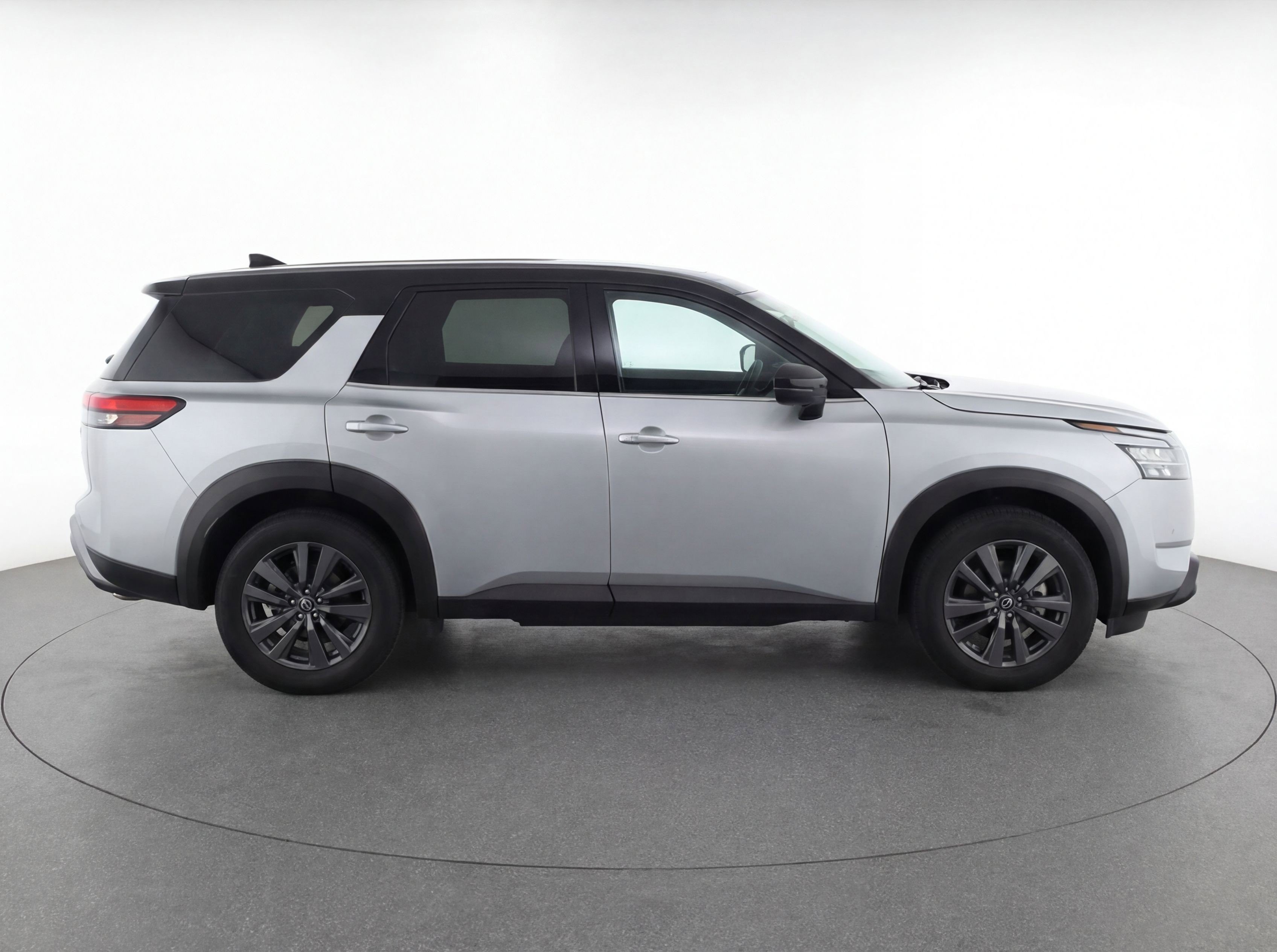 Used 2024 Nissan Pathfinder S FWD image 11