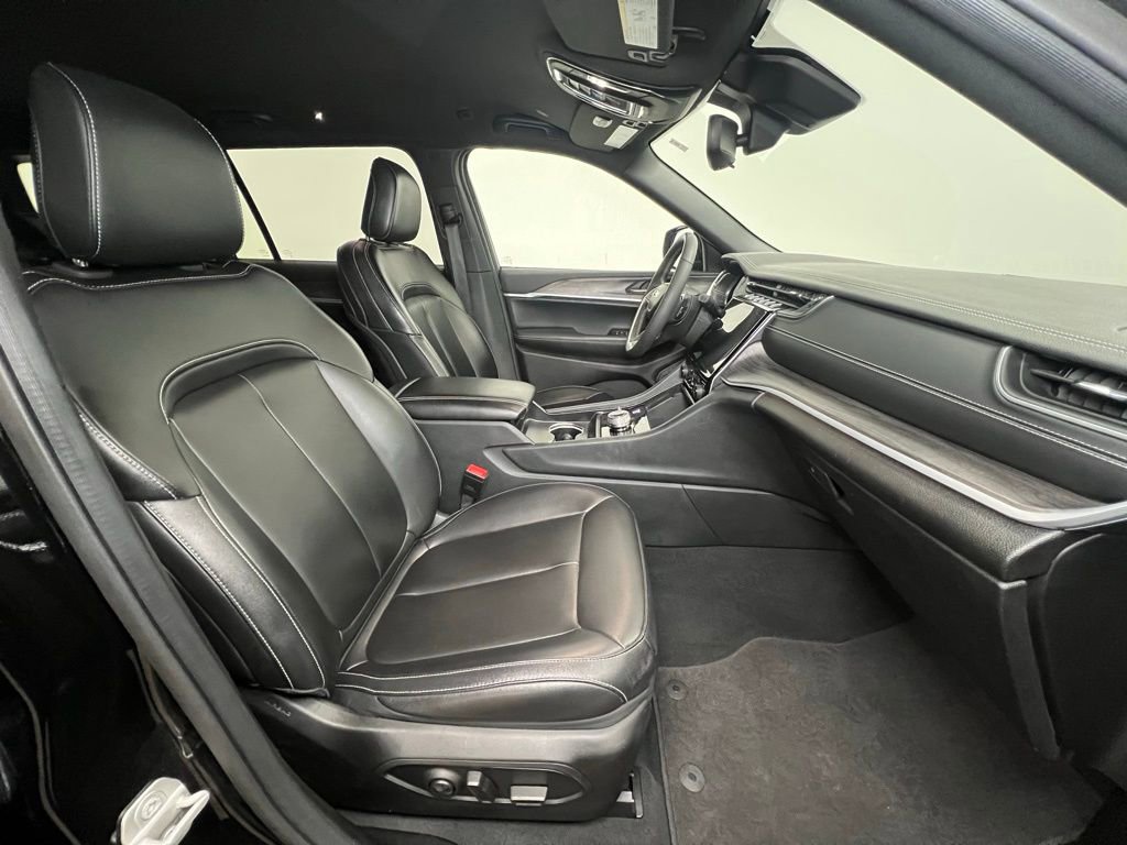 Used 2024 Jeep Grand Cherokee L Limited image 11