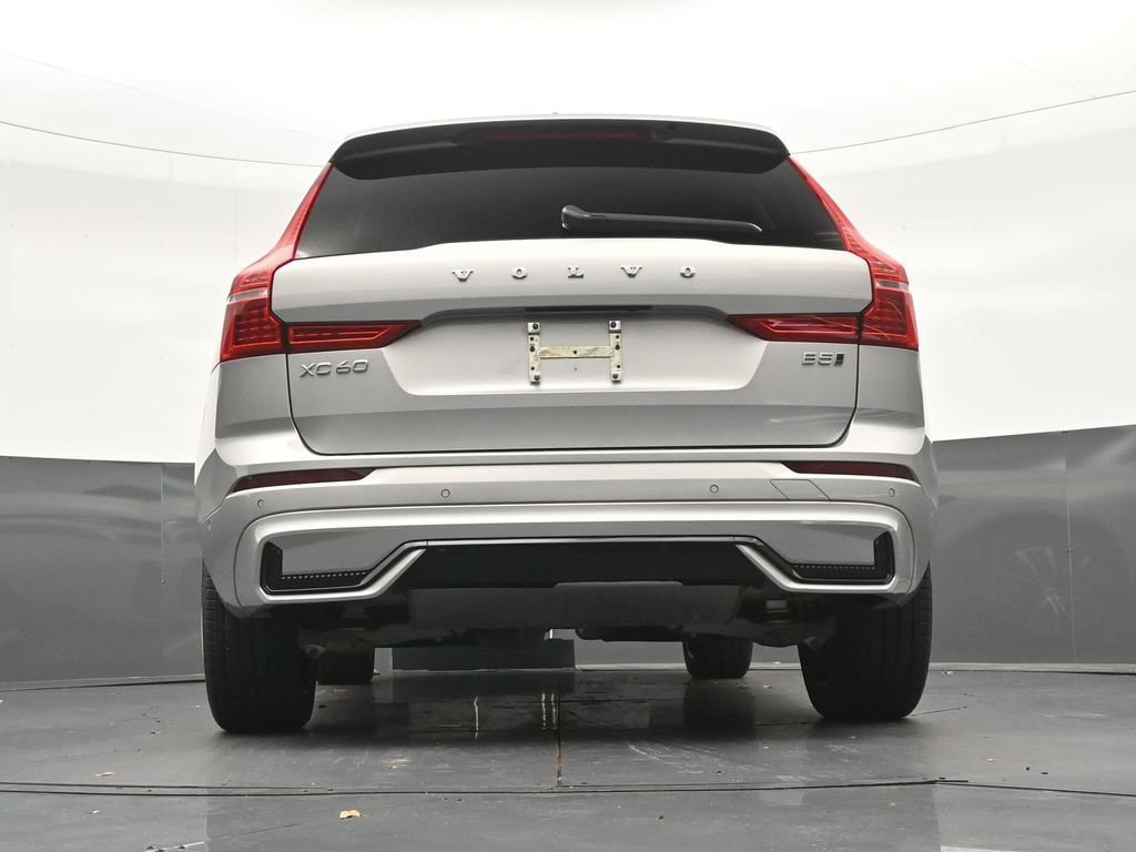 Certified 2024 Volvo XC60 B5 Plus AWD/4WD image 29
