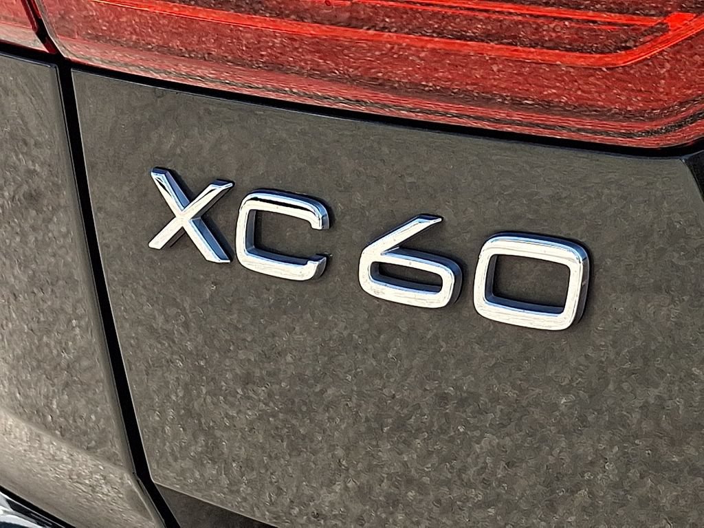 Used 2019 Volvo XC60 T5 Momentum w/ Multimedia Package AWD/4WD image 30