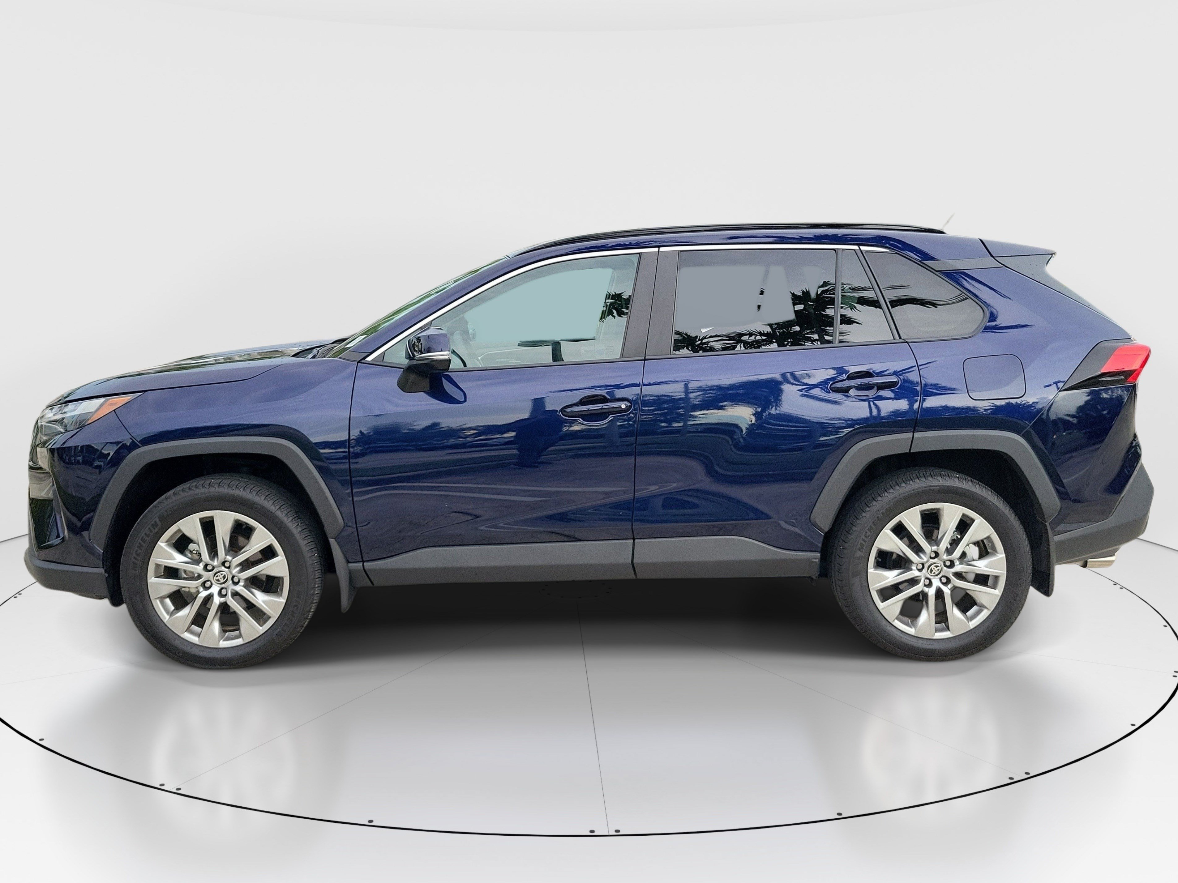 Used 2025 Toyota RAV4 XLE Premium FWD image 4
