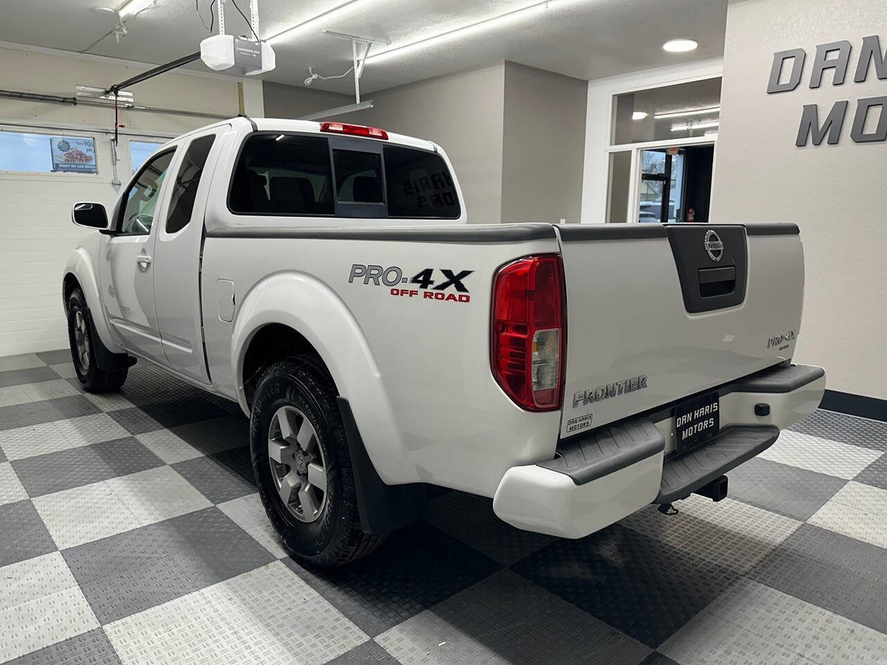 Used 2012 Nissan Frontier PRO-4X image 10
