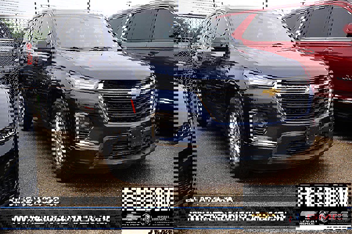 Used 2022 Chevrolet Traverse LS FWD image 1