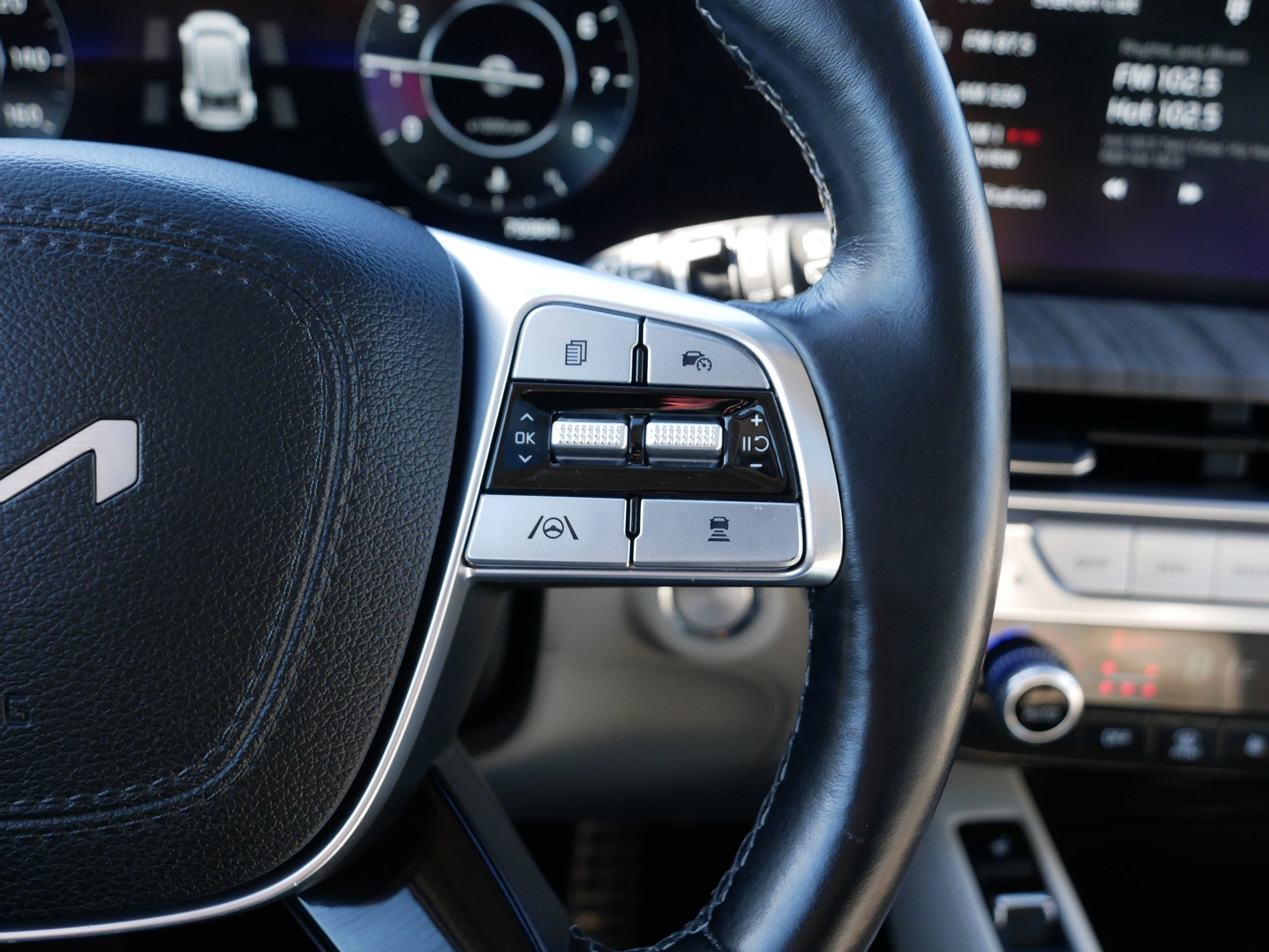 Certified 2023 Kia Telluride SX image 30