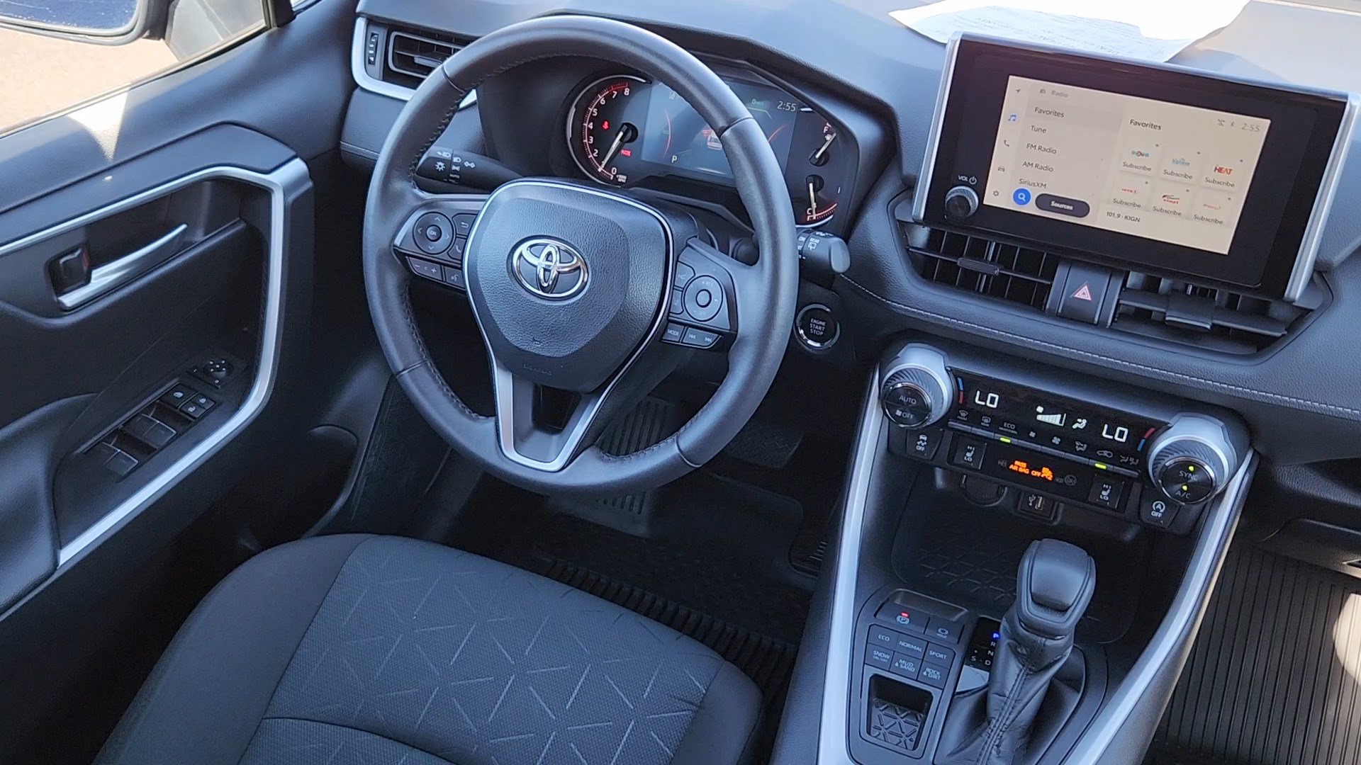 Used 2025 Toyota RAV4 XLE w/ Convenience Package AWD/4WD image 5
