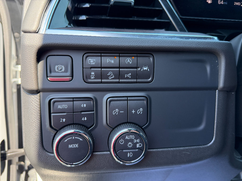 Used 2025 Chevrolet Suburban Z71 AWD/4WD image 33