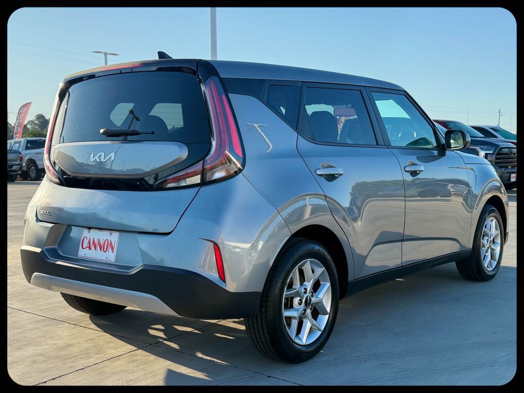 Used 2025 Kia Soul LX w/ LX Technology Package FWD image 8