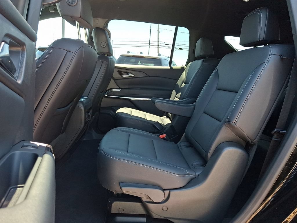 Used 2026 Chevrolet Traverse LT AWD/4WD image 11
