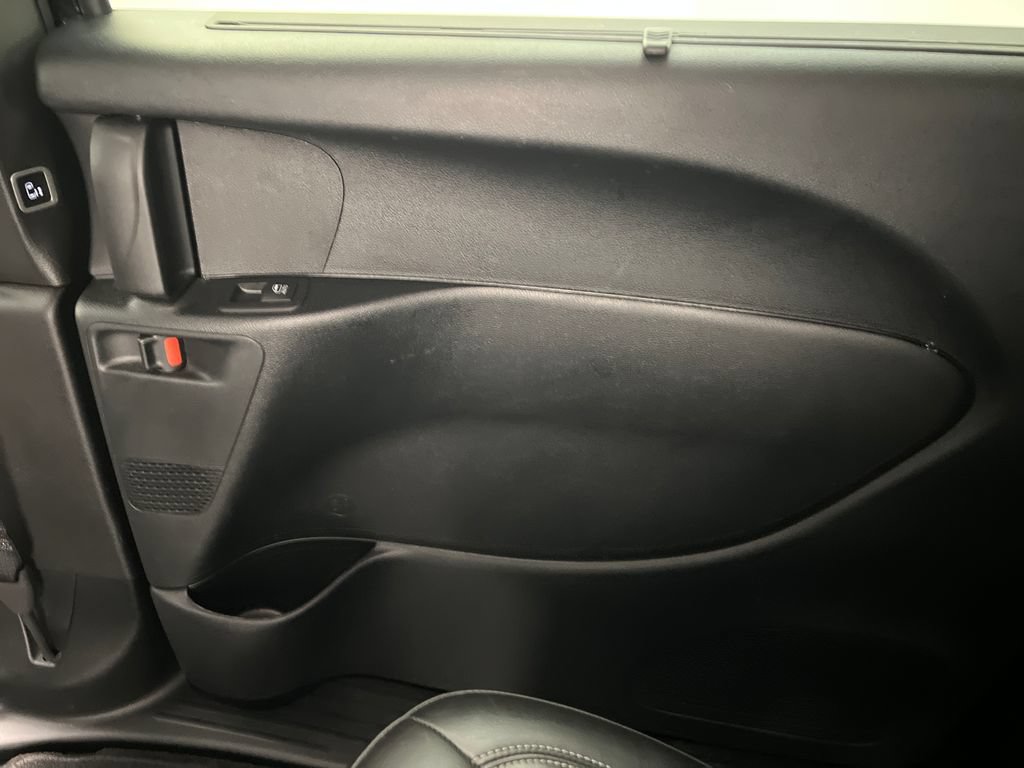 Used 2025 Chrysler Pacifica Select FWD image 34