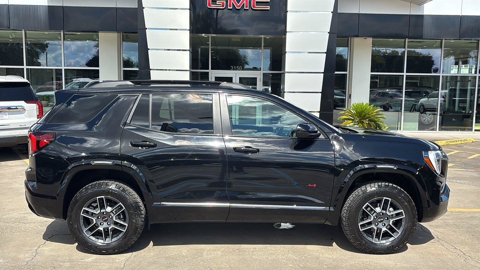 Certified 2026 GMC Terrain AT4 w/ LPO, Black Badging Package AWD/4WD image 8