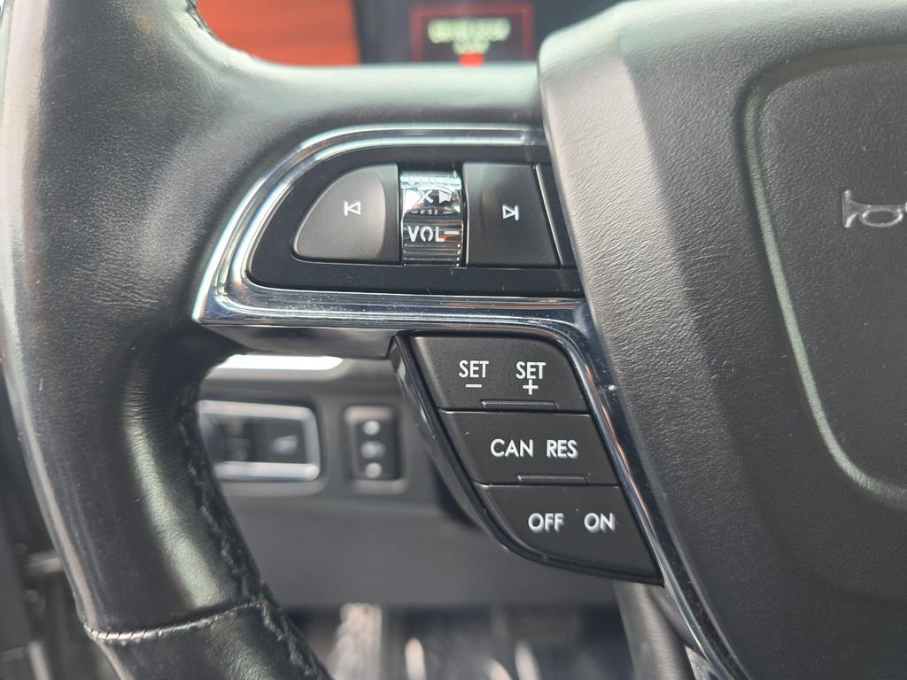 Used 2021 Lincoln Navigator 4WD image 23