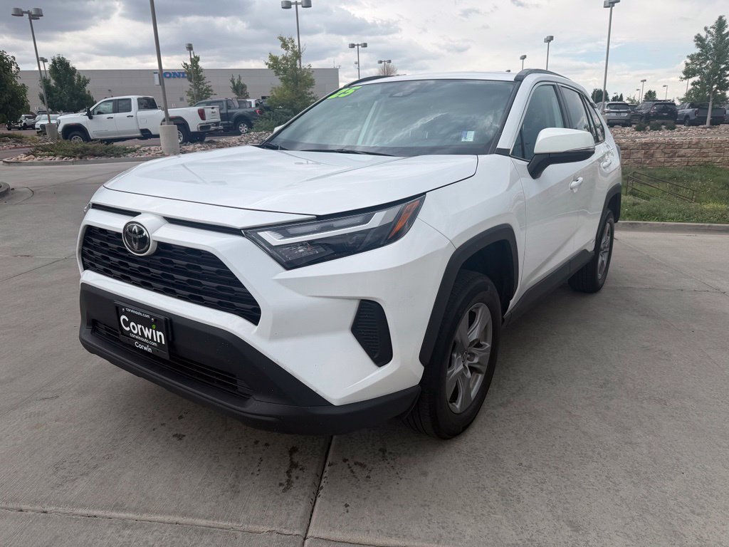 Used 2025 Toyota RAV4 XLE AWD/4WD image 4