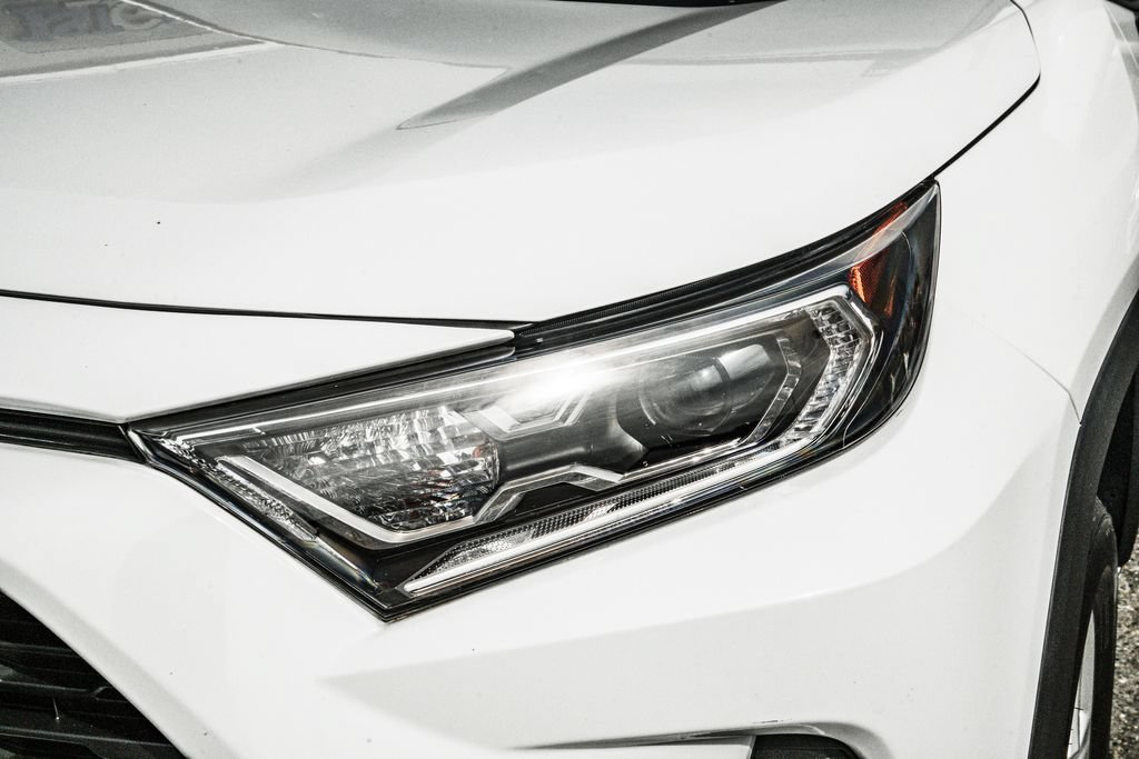 Used 2021 Toyota RAV4 XLE w/ XLE Grade Weather Package AWD/4WD image 7