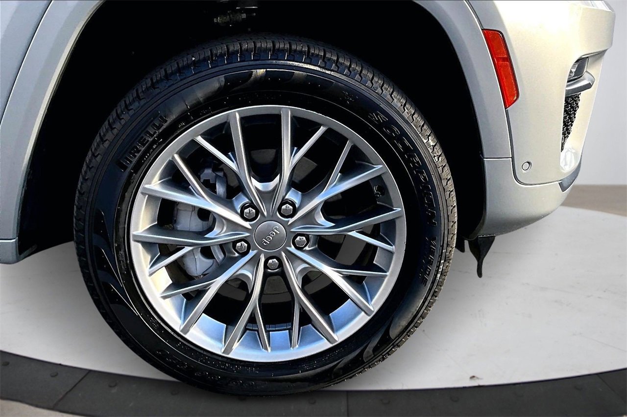 Certified 2025 Jeep Grand Cherokee Summit image 35