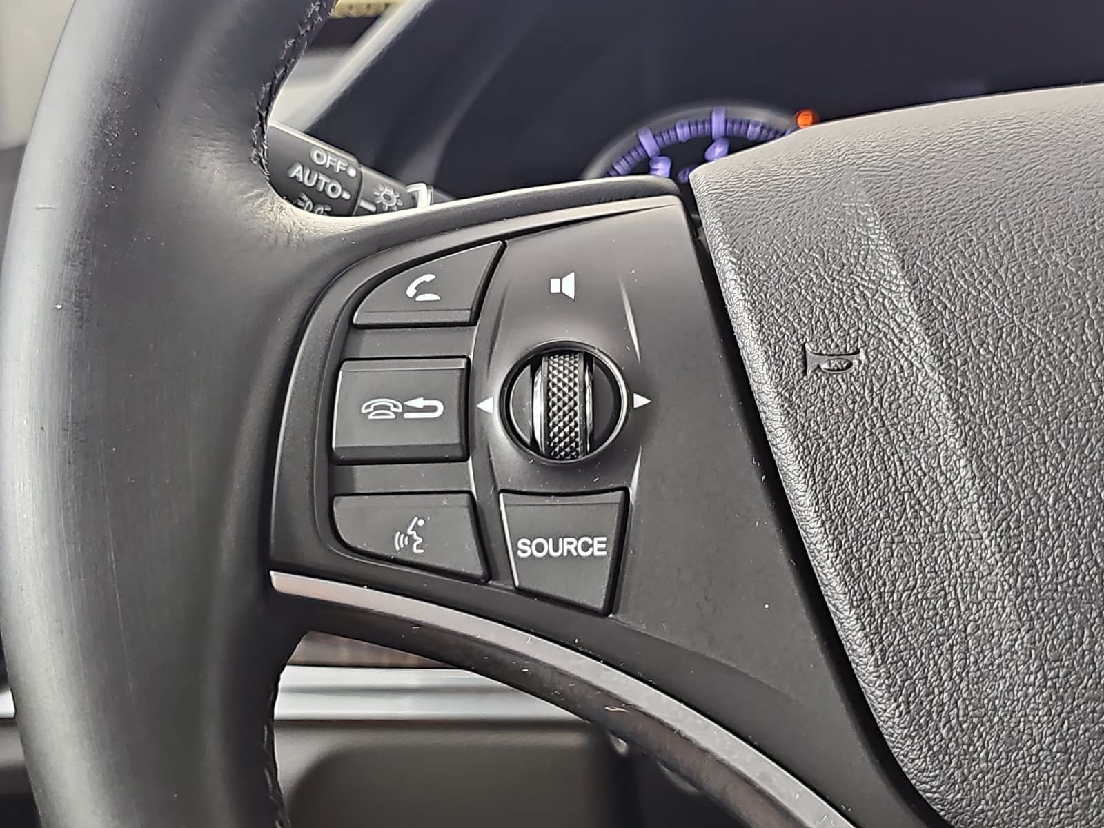 Used 2020 Acura MDX FWD image 17