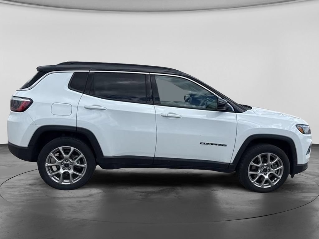 Used 2025 Jeep Compass Limited AWD/4WD image 15