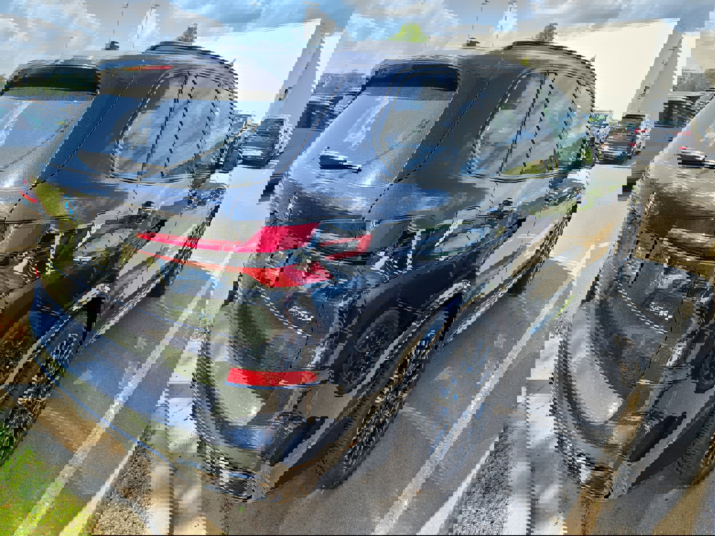 New 2026 BMW X5 xDrive50e w/ Executive Package image 2