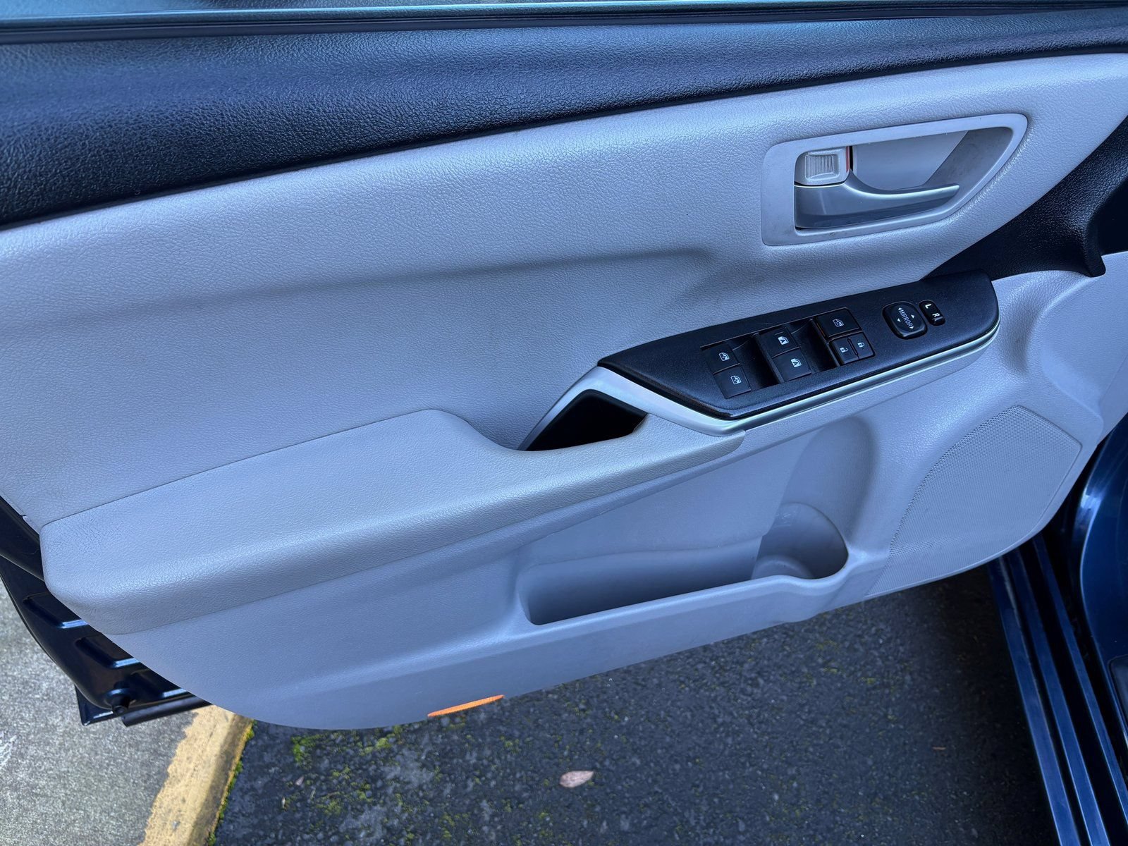 Used 2015 Toyota Camry LE FWD image 15