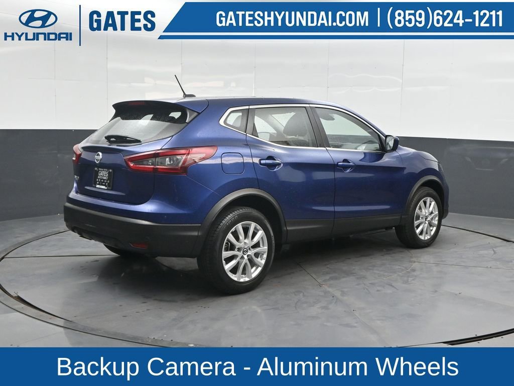 Used 2022 Nissan Rogue Sport S image 2