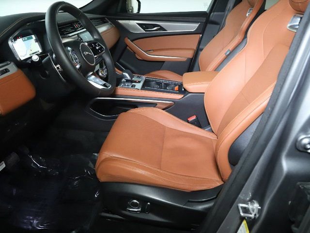 Certified 2025 Jaguar F-PACE R-Dynamic S image 17