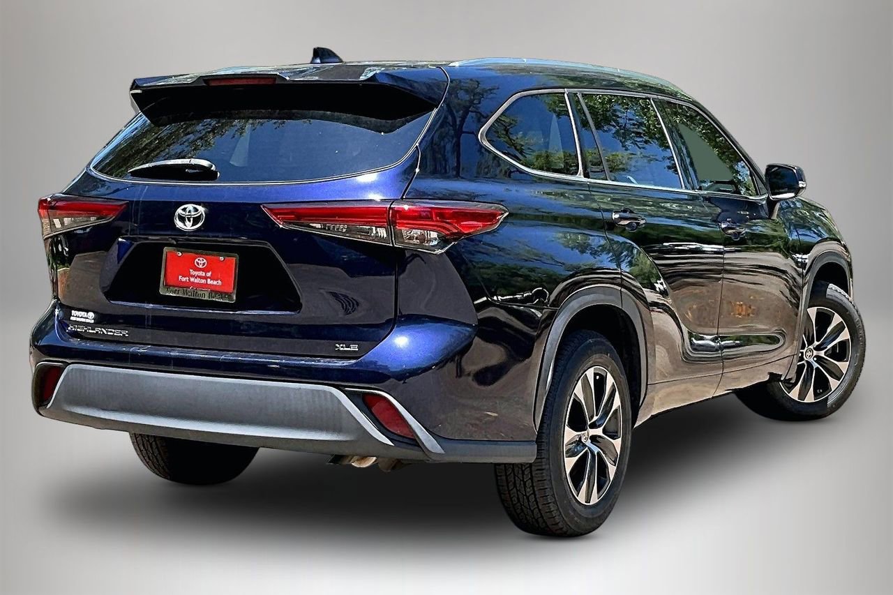 Used 2020 Toyota Highlander XLE FWD image 5